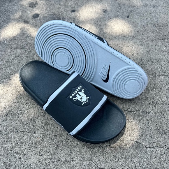 NIKE OFFCOURT SLIDE RAIDERS NFL LAS VEGAS OAKLAND BLACK - Picture 1 of 9